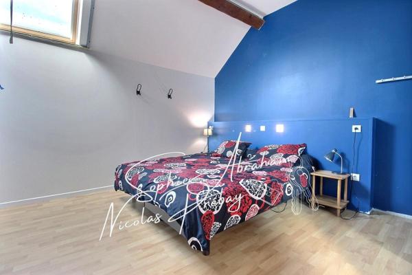 Maison en pierres avec dépendances et terrain