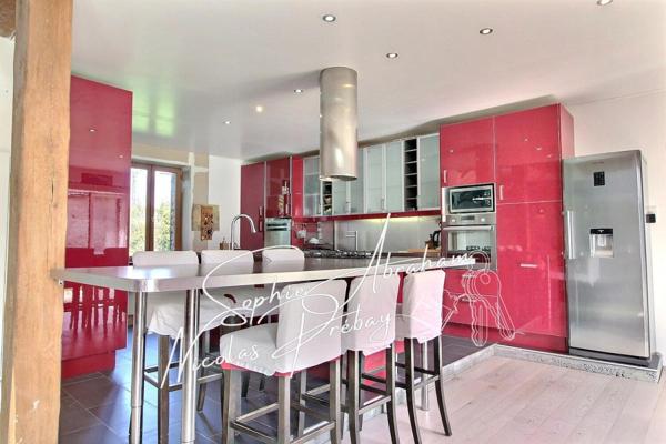 Maison en pierres avec dépendances et terrain