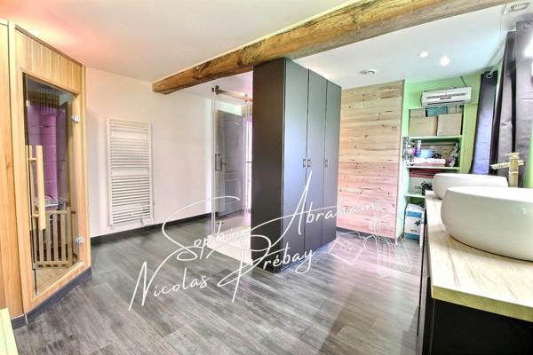 Maison en pierres avec dépendances et terrain