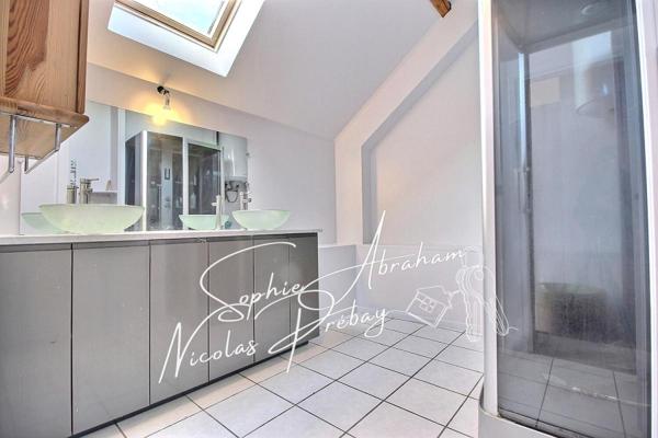 Maison en pierres avec dépendances et terrain