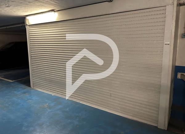 Parking / box 1 pièce 18 m2