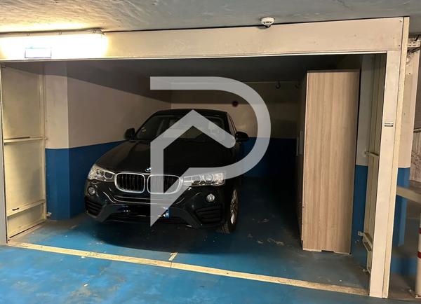 Parking / box 1 pièce 18 m2