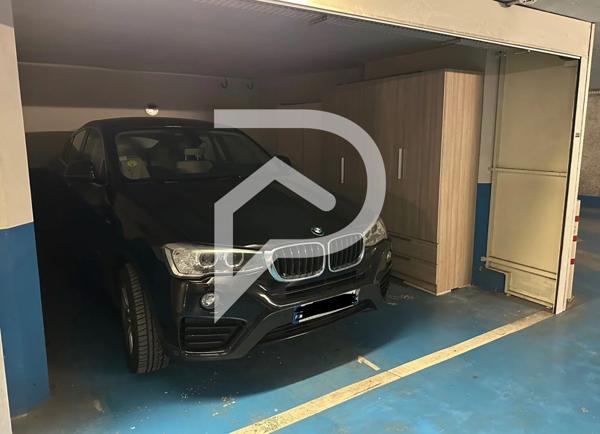 Parking / box 1 pièce 18 m2