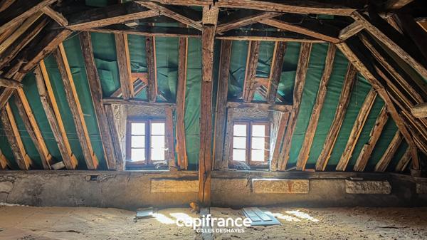 AVALLON (89200) Plein Centre Immeuble composé de trois appartements