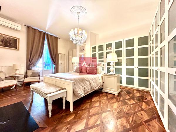 GRENOBLE - Rue Raoul Blanchard : T7 en duplex de 260m²