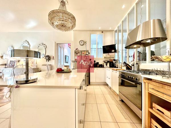 GRENOBLE - Rue Raoul Blanchard : T7 en duplex de 260m²