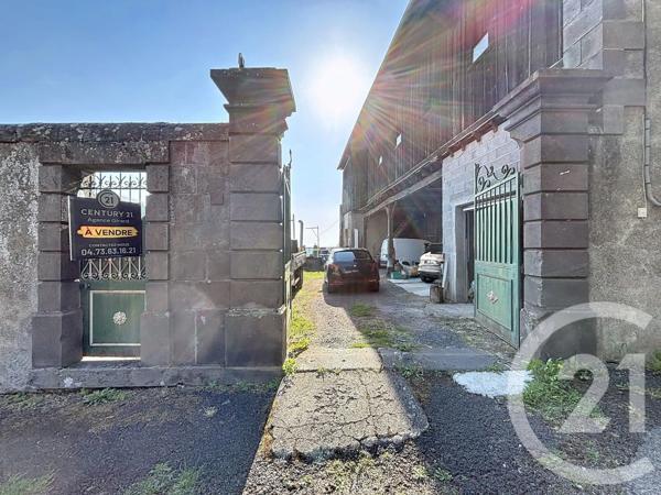 Maison à vendre  1 pièce - 100 m 2   VOLVIC  - 63