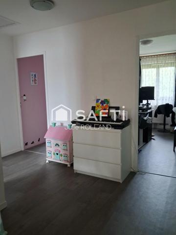 MAISON SEMI MITOYENNE PAR LE GARAGE, 4 CHAMBRES