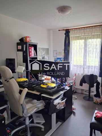 MAISON SEMI MITOYENNE PAR LE GARAGE, 4 CHAMBRES