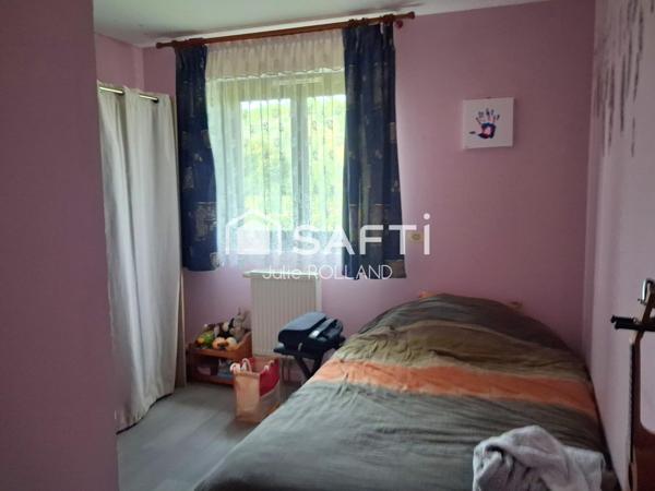 MAISON SEMI MITOYENNE PAR LE GARAGE, 4 CHAMBRES