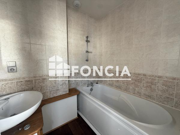 Location Appartement 3 pièces 81.36 m² - 19-21 RUE DE LA REPUBLIQUE Charleville-mezieres 08000