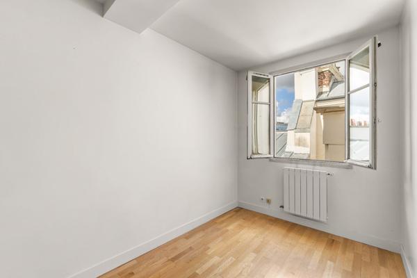 Invalides- Appartement familial 5 pièces- Dernier étage - PARIS