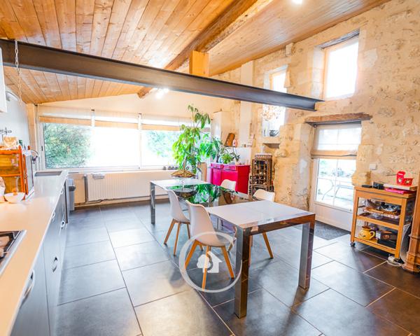 Saint-Germain-du-Puch (33750) Bâtisse de 260m² - 6 chambres - Parc arboré