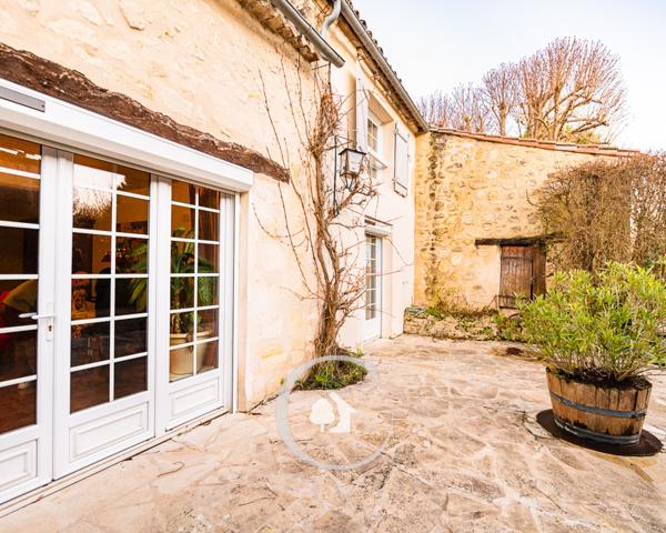 Saint-Germain-du-Puch (33750) Bâtisse de 260m² - 6 chambres - Parc arboré