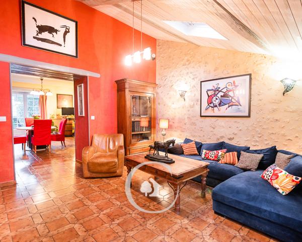 Saint-Germain-du-Puch (33750) Bâtisse de 260m² - 6 chambres - Parc arboré