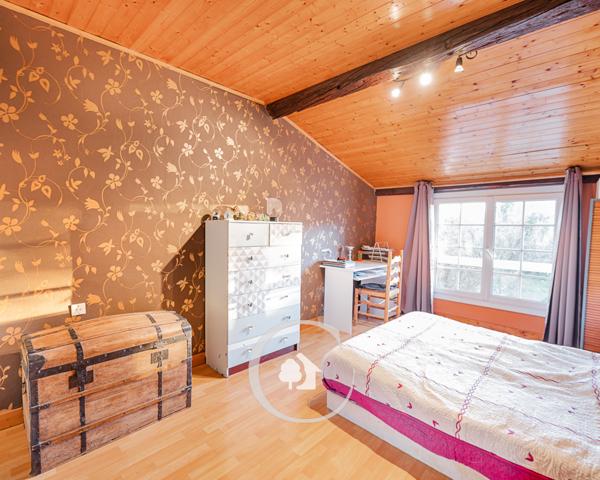 Saint-Germain-du-Puch (33750) Bâtisse de 260m² - 6 chambres - Parc arboré