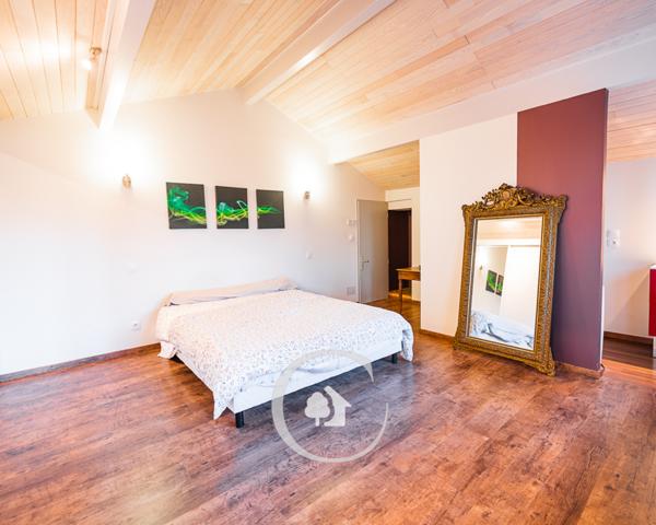 Saint-Germain-du-Puch (33750) Bâtisse de 260m² - 6 chambres - Parc arboré