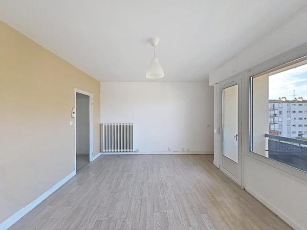 Un appartement lumineux et idéalement situé pour un quotidien facilité.