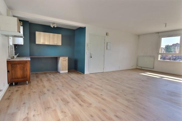 LA GLACIERE LES BUGHES Appartement Clermont Ferrand   5 piece(s)   80 m2- garage
