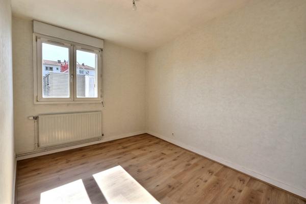 LA GLACIERE LES BUGHES Appartement Clermont Ferrand   5 piece(s)   80 m2- garage