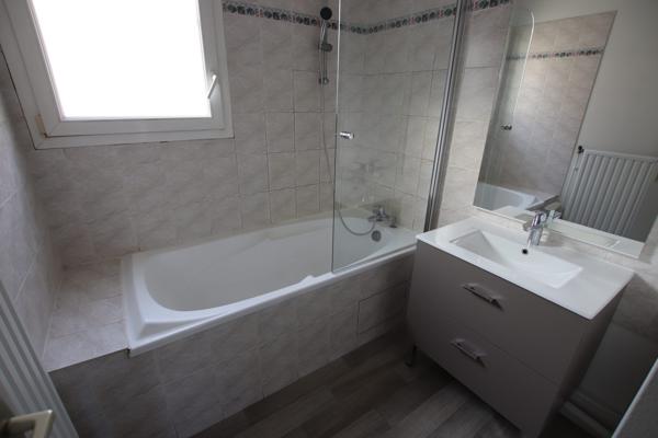 LA GLACIERE LES BUGHES Appartement Clermont Ferrand   5 piece(s)   80 m2- garage