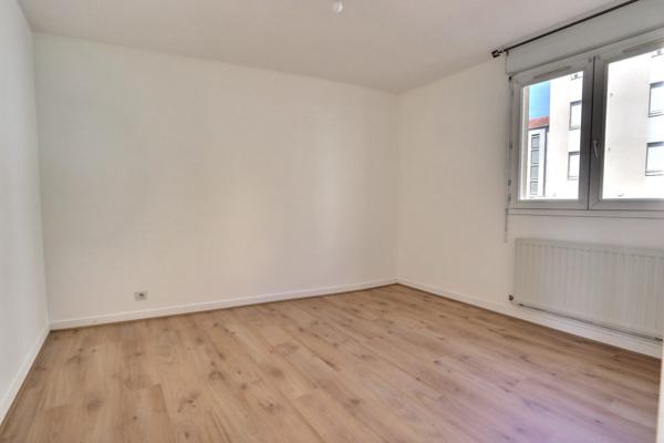 LA GLACIERE LES BUGHES Appartement Clermont Ferrand   5 piece(s)   80 m2- garage