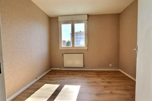 LA GLACIERE LES BUGHES Appartement Clermont Ferrand   5 piece(s)   80 m2- garage