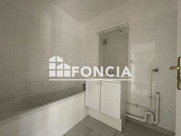 Location Appartement 3 pièces 67.2 m² - 45 RUE PIERRE CAMPION Beuzeville 27210
