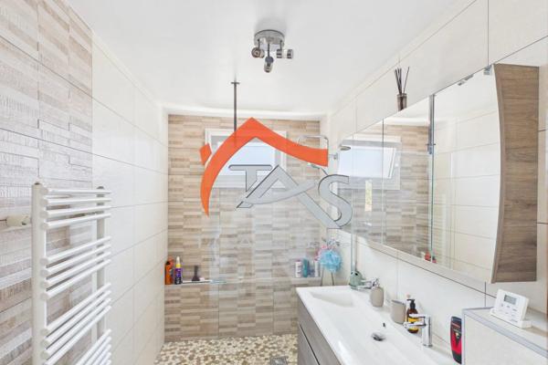 Vente                                                      Maison
                        
                     6 pièces                      147 m2                     à Saint-Chamond