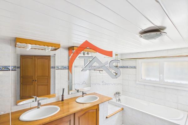 Vente                                                      Maison
                        
                     6 pièces                      147 m2                     à Saint-Chamond