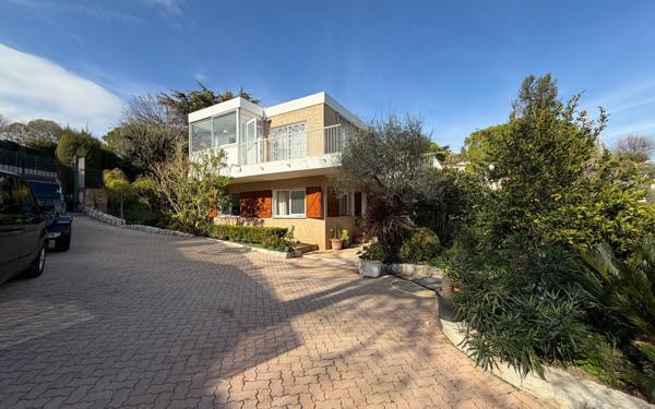 Maison à vendre    6 pièces • 130,26 m2 Cagnes-sur-Mer