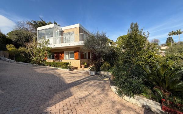 Maison à vendre    6 pièces • 130,26 m2 Cagnes-sur-Mer