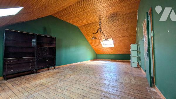 Grande maison, pleine de charme, dans une jolie rue