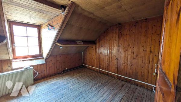 Grande maison, pleine de charme, dans une jolie rue