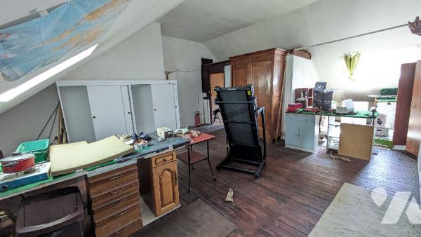 Grande maison, pleine de charme, dans une jolie rue