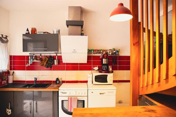 Je vous propose cette charmante maison de village de 104m², idéalement située au cœur de Soucieu-en-Jarrest.