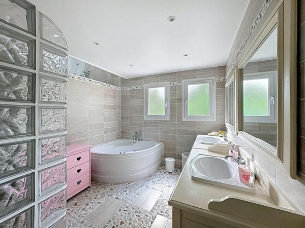 Maison Familiale d'Exception à Igny ! 182 m² de Lumière, Calme et Nature !