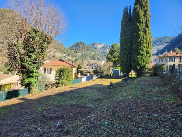 Peillon (06440) PEILLON: TERRAIN A BATIR, VUE DEGAGEE, VILLAGE ET COMMODITES A PIED - LIBRE CONSTRUCTEUR