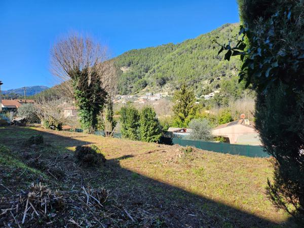 Peillon (06440) PEILLON: TERRAIN A BATIR, VUE DEGAGEE, VILLAGE ET COMMODITES A PIED - LIBRE CONSTRUCTEUR