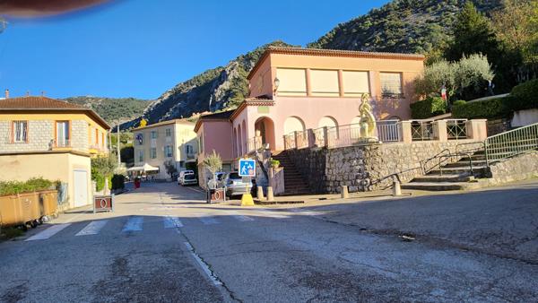 Peillon (06440) PEILLON: TERRAIN A BATIR, VUE DEGAGEE, VILLAGE ET COMMODITES A PIED - LIBRE CONSTRUCTEUR