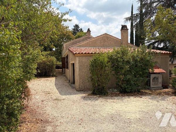 A VENDRE - A Cajarc (Lot - 46160) - Idéalement placée, au calme, à 5 minutes à pieds du bourg d...