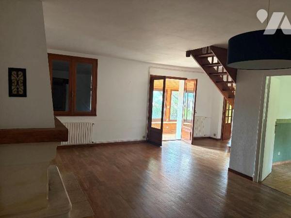 A VENDRE - A Cajarc (Lot - 46160) - Idéalement placée, au calme, à 5 minutes à pieds du bourg d...