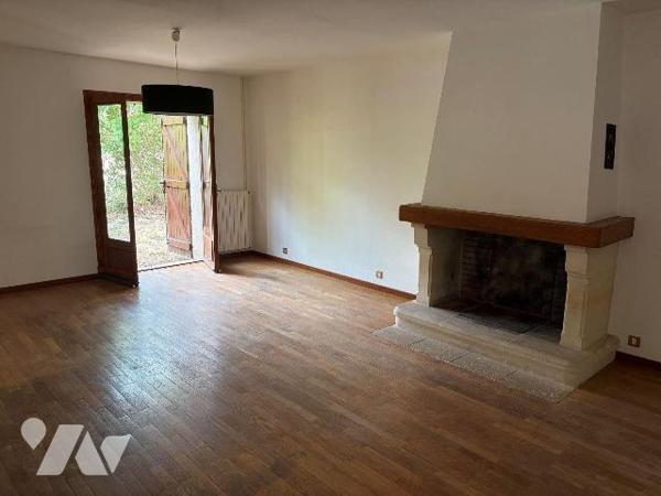 A VENDRE - A Cajarc (Lot - 46160) - Idéalement placée, au calme, à 5 minutes à pieds du bourg d...