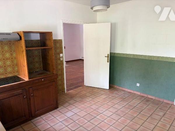 A VENDRE - A Cajarc (Lot - 46160) - Idéalement placée, au calme, à 5 minutes à pieds du bourg d...