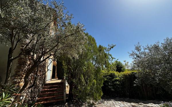 Maison à vendre    5 pièces • 150 m2 Roquevaire