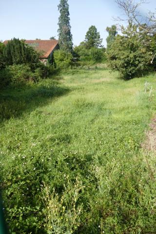 Terrain constructible de 1043m2 environ, tout proche du centre-ville de Maurs (15)