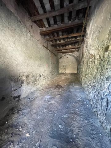 TROIS LOGEMENTS À RENOVER AVEC GARAGES ET CAVES