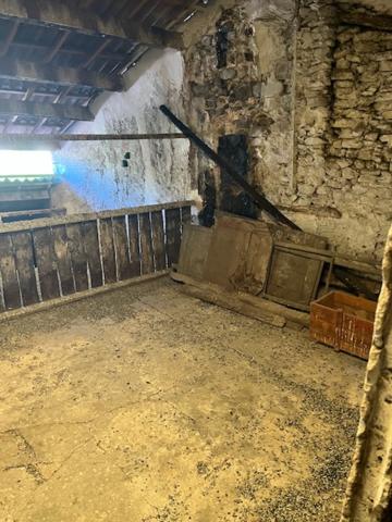 TROIS LOGEMENTS À RENOVER AVEC GARAGES ET CAVES