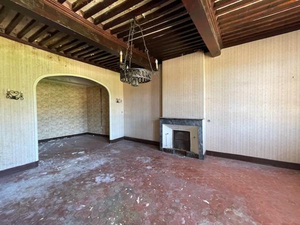 TROIS LOGEMENTS À RENOVER AVEC GARAGES ET CAVES