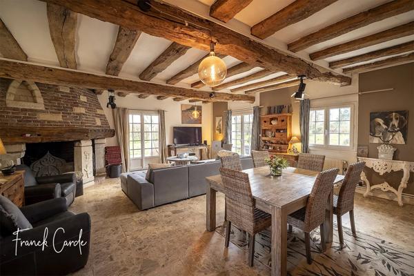 Maison de caractère sur près de 2000 m² de terrain, avec vue dégagée sur la campagne